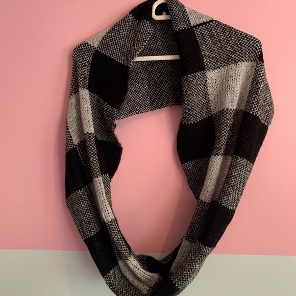 Plaid infinity scarf - Picture 5 of 6